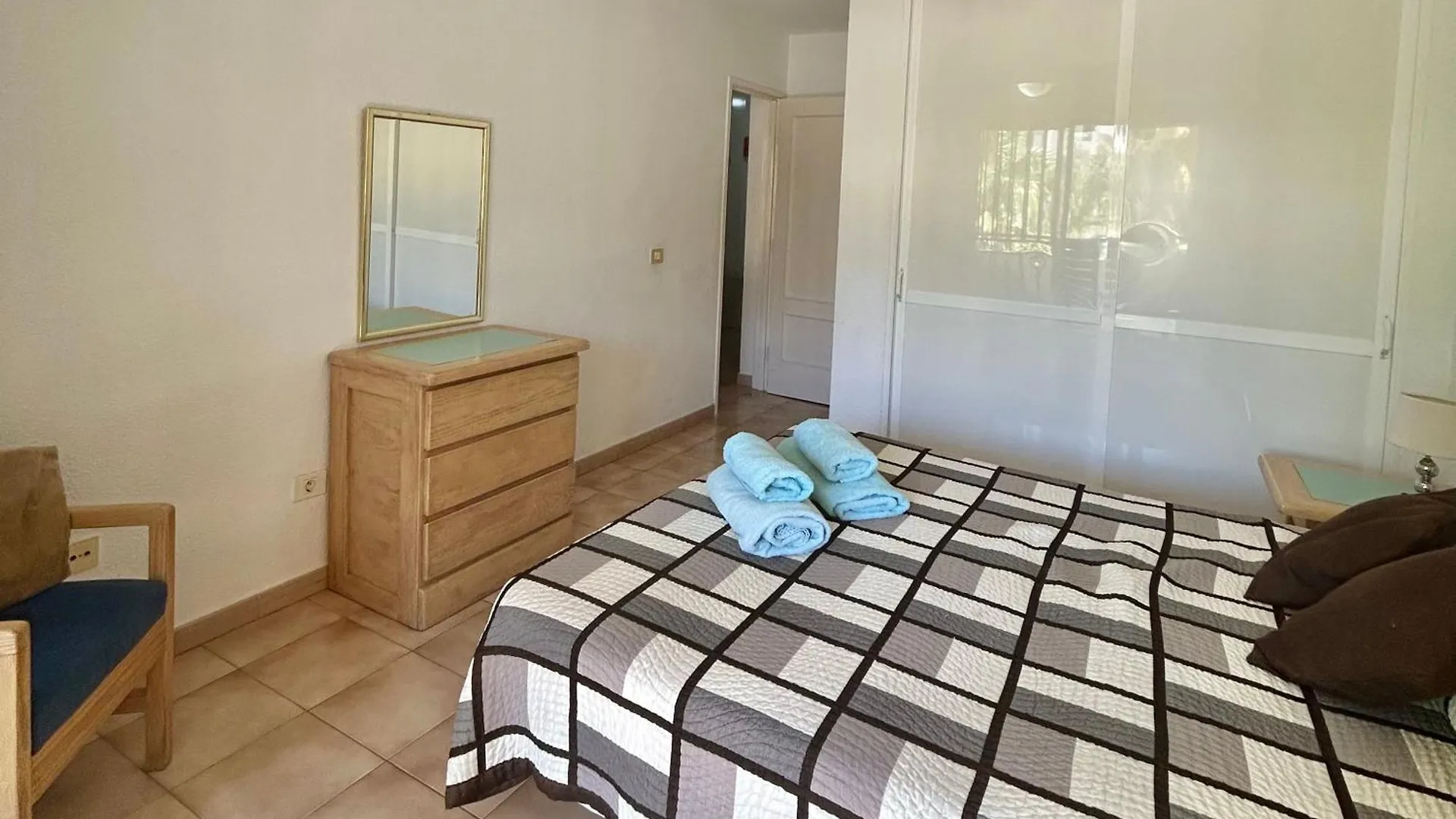 Two Bedroom Apartment In Castle Harbour C201 Los Cristianos  0*, Los Cristianos (Tenerife)